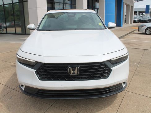 Used 2023 Honda Accord EX image 2