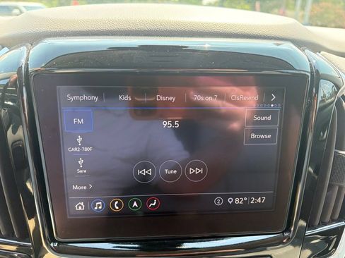 Used 2020 Chevrolet Traverse Premier FWD image 23