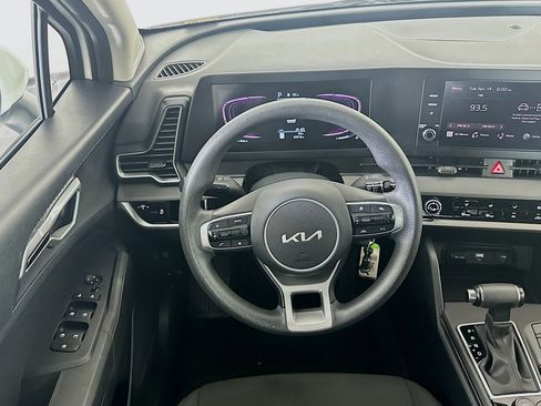 Used 2024 Kia Sportage LX image 17