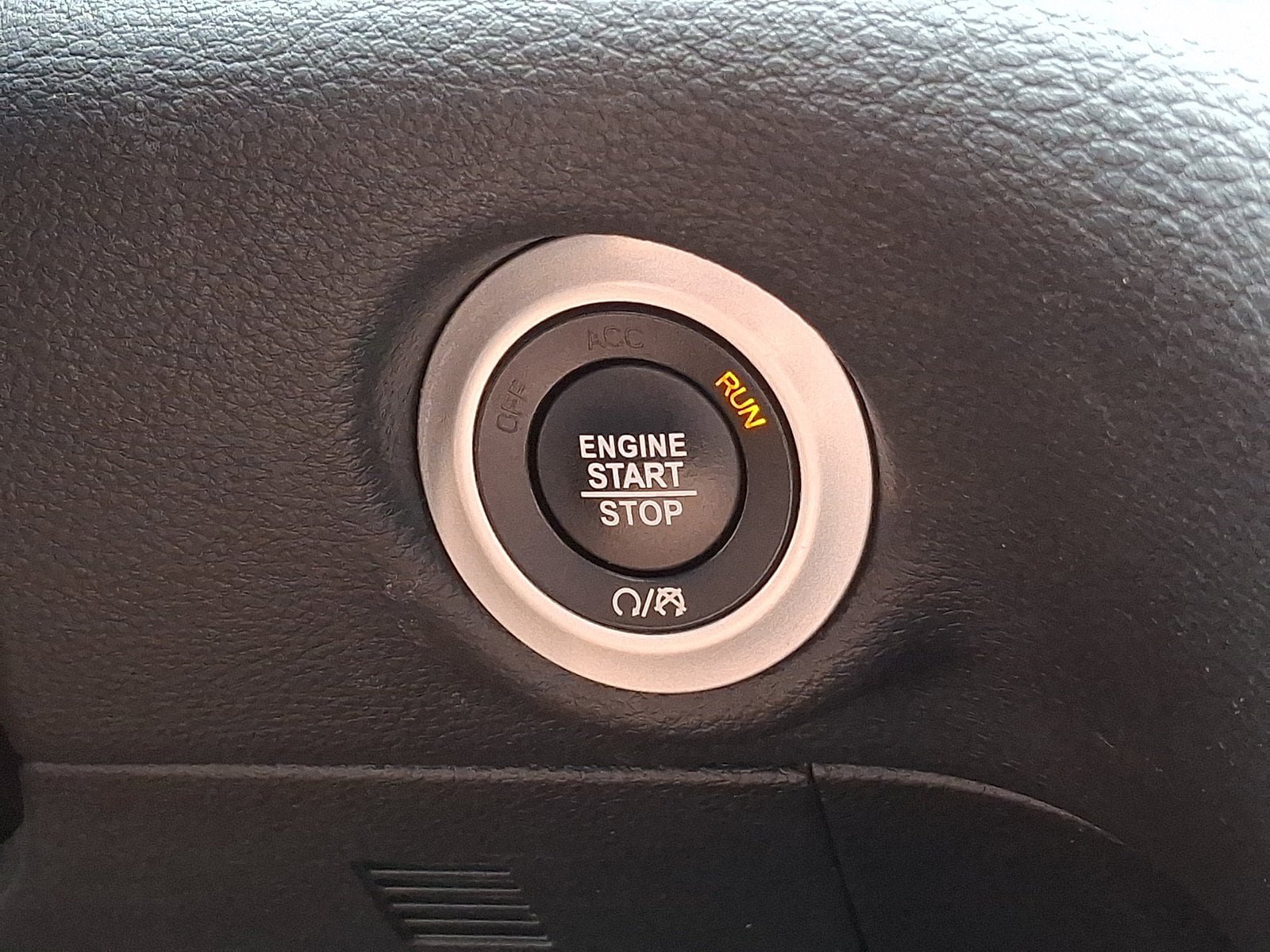 Used 2024 Chrysler Pacifica Limited FWD image 25