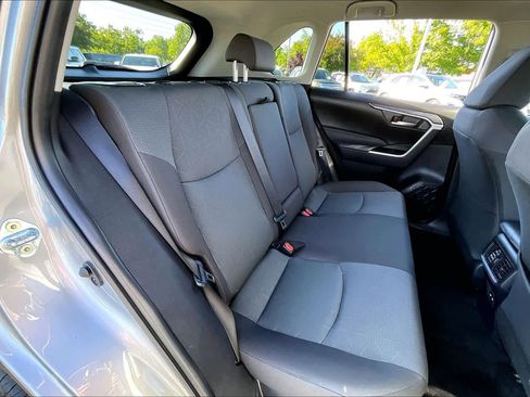 Used 2025 Toyota RAV4 XLE AWD/4WD image 19
