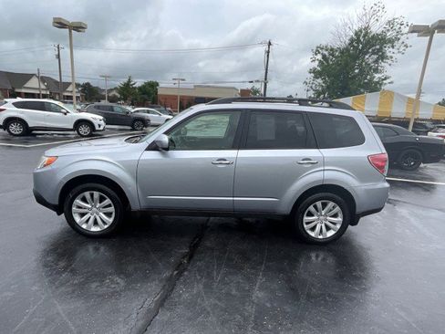 Used 2013 Subaru Forester 2.5X Premium w/ Popular Pkg 2 AWD/4WD image 3