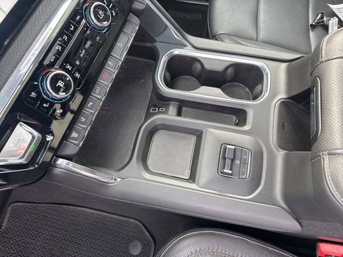 Used 2024 GMC Sierra 2500 Denali w/ Denali Reserve Package image 27