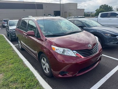 Used 2014 Toyota Sienna LE FWD image 5