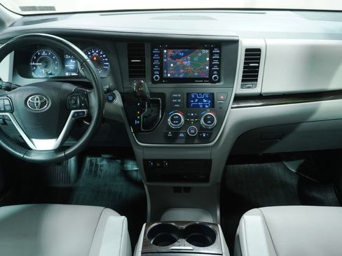 Used 2020 Toyota Sienna XLE Premium AWD/4WD image 20