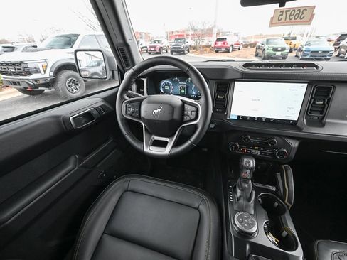 New 2025 Ford Bronco Badlands image 27