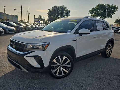 Used 2023 Volkswagen Taos SE w/ Panoramic Sunroof Package FWD image 26