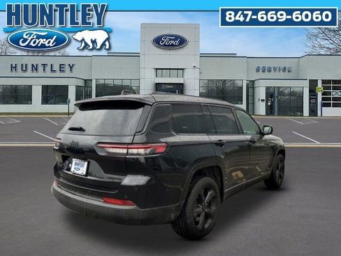 Used 2023 Jeep Grand Cherokee L Limited w/ Black Appearance Package AWD/4WD image 5