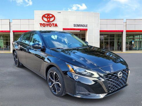 Used 2025 Nissan Altima 2.5 SR image 2