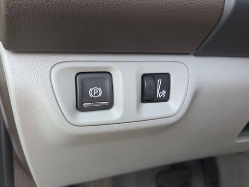 Used 2023 GMC Acadia SLT AWD/4WD image 29