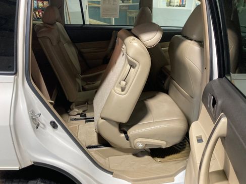 Used 2010 Toyota Highlander SE image 9