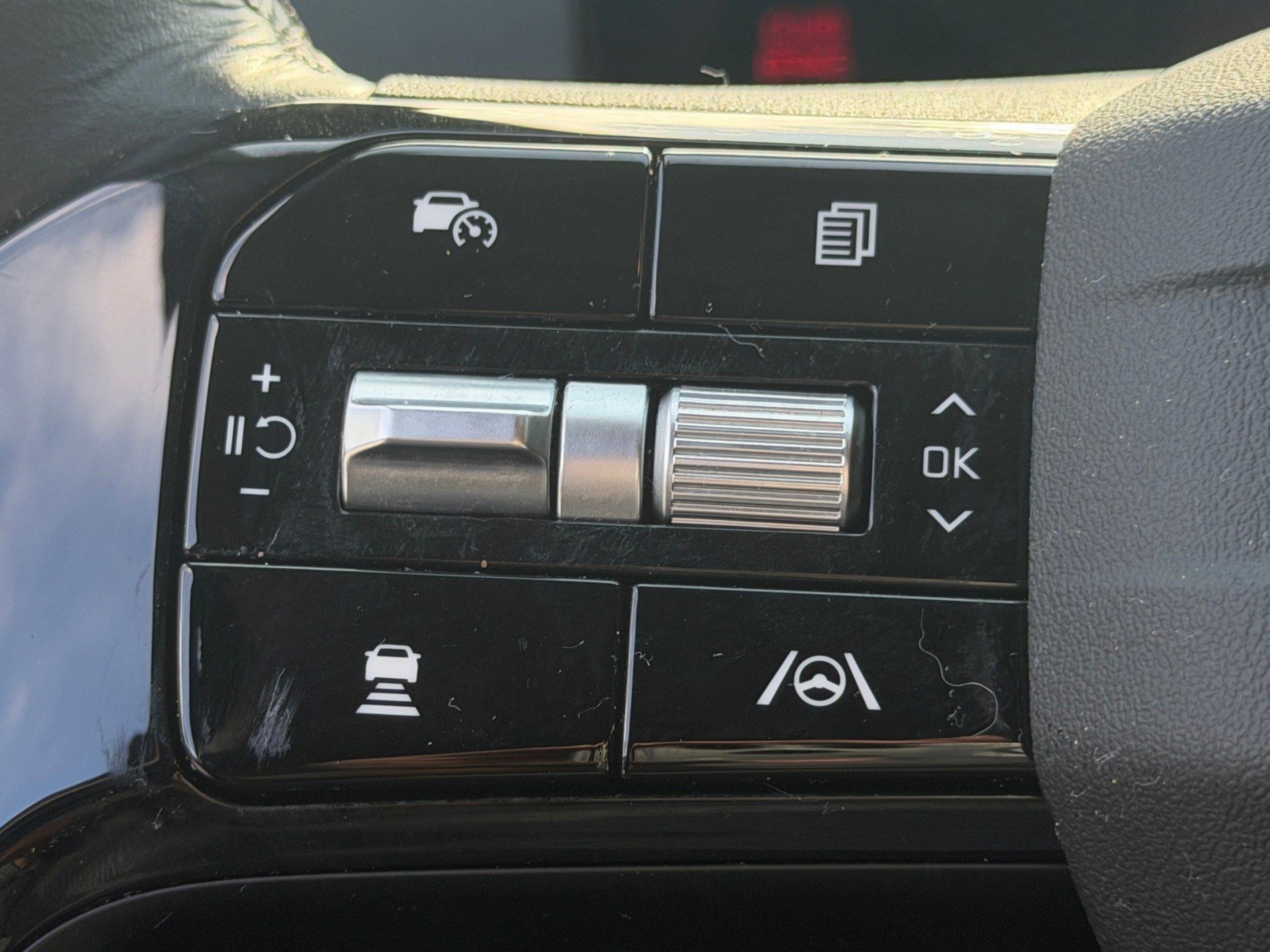 Certified 2026 Kia Sorento LX FWD image 31