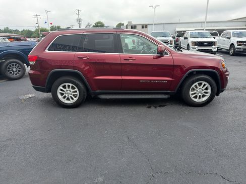 Used 2019 Jeep Grand Cherokee Laredo RWD image 4