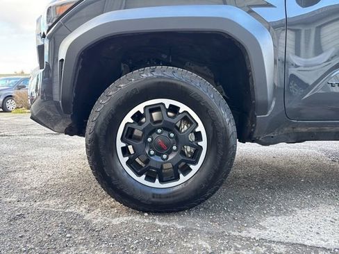 Used 2025 Toyota Tacoma TRD Off-Road image 16