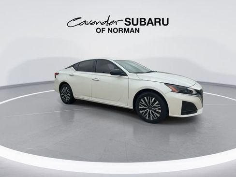 Used 2024 Nissan Altima 2.5 SV image 2