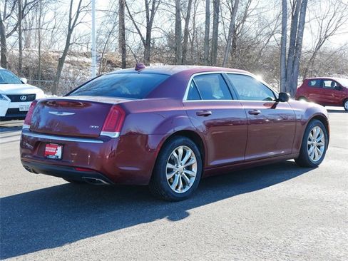 Used 2017 Chrysler 300 Limited image 7