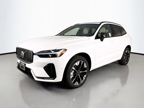 Used 2026 Volvo XC60 B5 Plus w/ Climate Package PRO AWD/4WD image 3