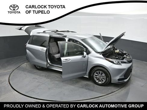 Used 2025 Toyota Sienna LE image 49