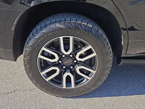 Used 2021 GMC Yukon AT4 w/ AT4 Premium Plus Package image 7