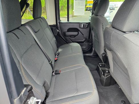Used 2025 Jeep Wrangler Unlimited Sport AWD/4WD image 10