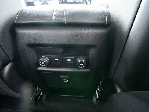 Used 2023 Chevrolet Traverse LT AWD/4WD image 18