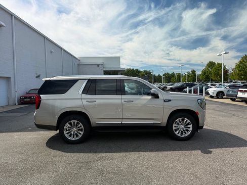 Used 2021 GMC Yukon SLT w/ SLT Premium Package AWD/4WD image 8