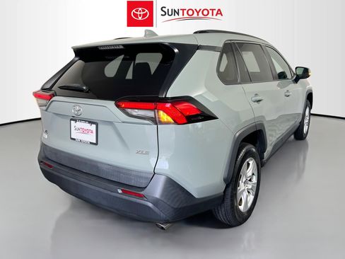 Used 2021 Toyota RAV4 XLE FWD image 4