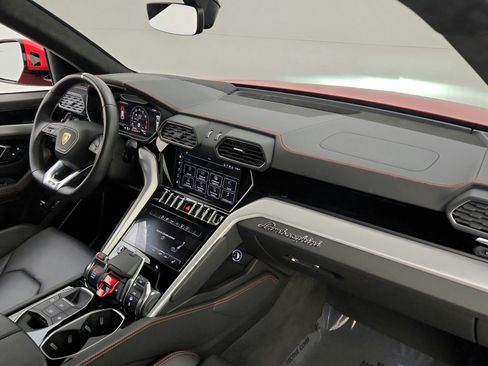 Used 2022 Lamborghini Urus AWD/4WD image 40