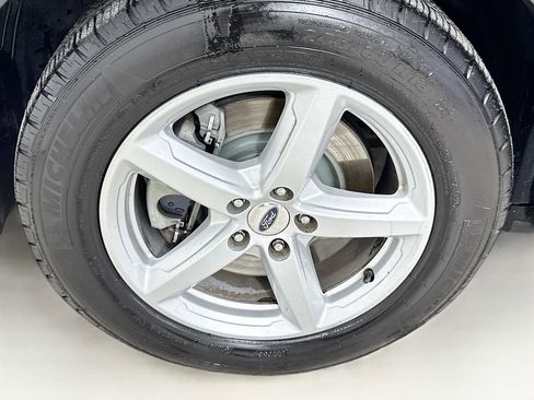 Used 2018 Ford Explorer XLT w/ Equipment Group 201A FWD image 40