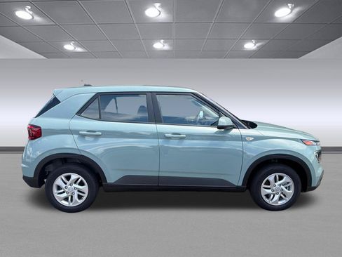 Certified 2026 Hyundai Venue SE FWD image 4