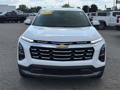 Used 2025 Chevrolet Equinox LT w/ Safety and Technology Package AWD/4WD image 3