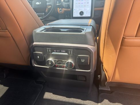 Used 2024 Ford Expedition Platinum RWD image 18