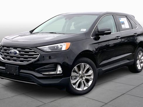 Used 2023 Ford Edge Titanium image 2