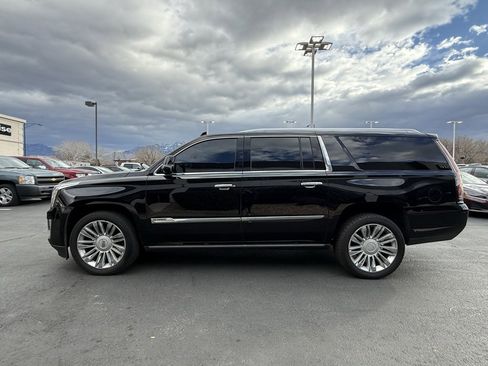 Used 2017 Cadillac Escalade ESV Platinum image 4