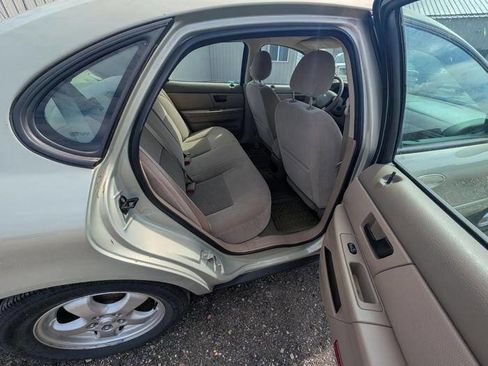 Used 2005 Ford Taurus SE FWD image 27