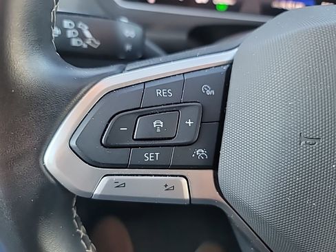 Used 2024 Volkswagen Tiguan SE image 14