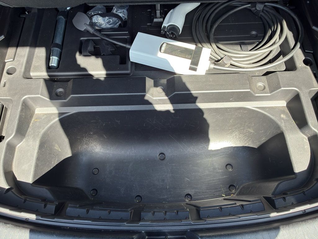 Used 2024 Chevrolet Equinox EV RS FWD image 40