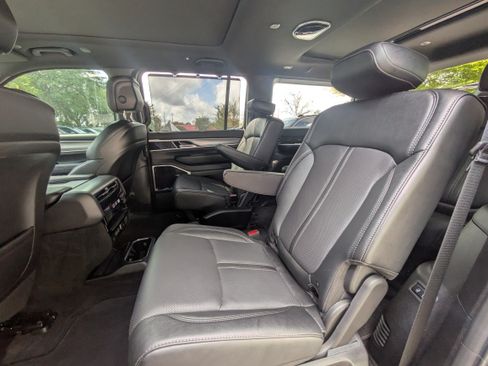 Used 2026 Jeep Grand Wagoneer Limited AWD/4WD image 13