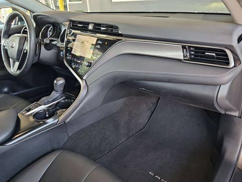 Used 2020 Toyota Camry SE w/ Sunroof Package FWD image 29