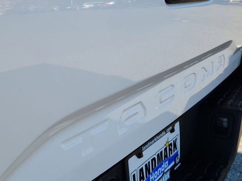 Used 2018 Toyota Tacoma 2WD Double Cab image 29