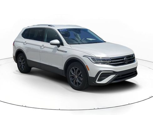 Certified 2023 Volkswagen Tiguan SE FWD image 1