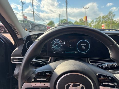 Used 2025 Hyundai Elantra SEL FWD image 35