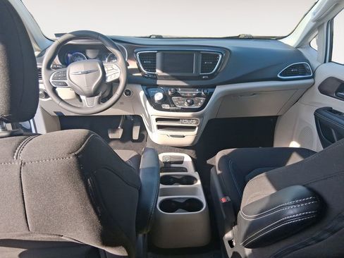 Used 2024 Chrysler Voyager LX FWD image 10