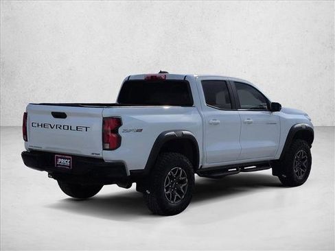 Used 2025 Chevrolet Colorado ZR2 w/ Technology Package AWD/4WD image 8