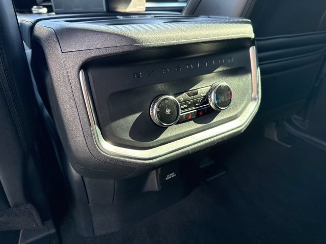 Used 2025 Ford Expedition Platinum AWD/4WD image 17