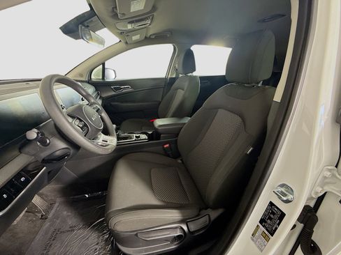 Used 2025 Kia Sportage LX FWD image 21