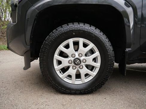 Used 2024 Toyota Tacoma SR5 AWD/4WD image 9