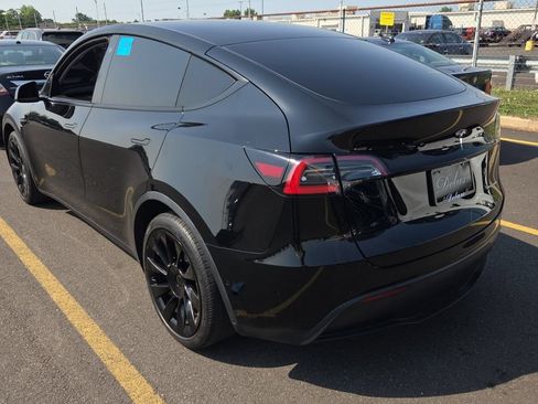 Used 2021 Tesla Model Y Long Range AWD/4WD image 3