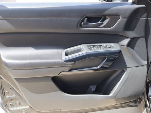 Used 2024 Nissan Pathfinder SV AWD/4WD image 21