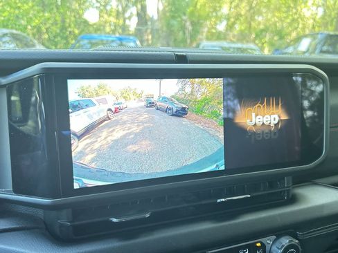 Used 2025 Jeep Wrangler Unlimited Rubicon w/ Convenience Group AWD/4WD image 20